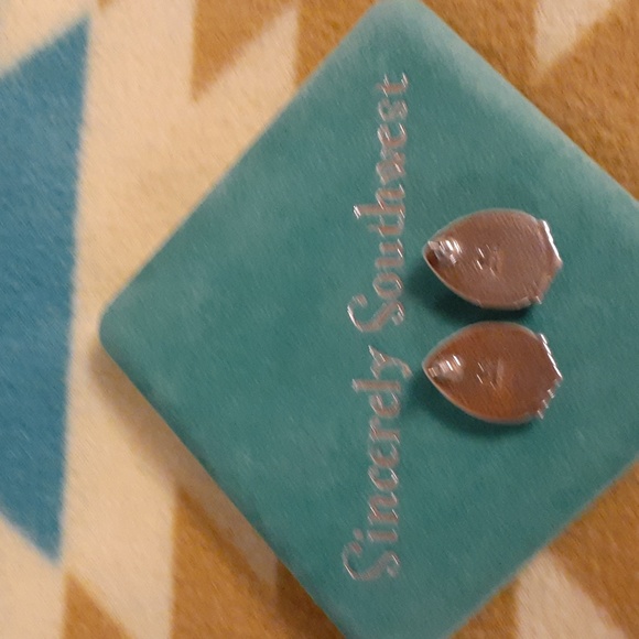 Vintage! Sterling silver malachite native American  pierced  earrings - Picture 4 of 4